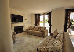 Вілла з власним пляжем і прямим видом на море