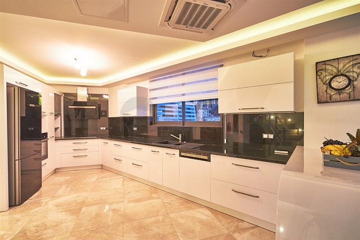 Елітна вілла 5 + 1 в Калкані