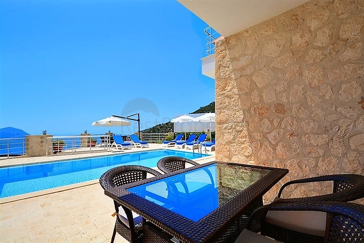 Мебльована вілла в атмосферному Калкані