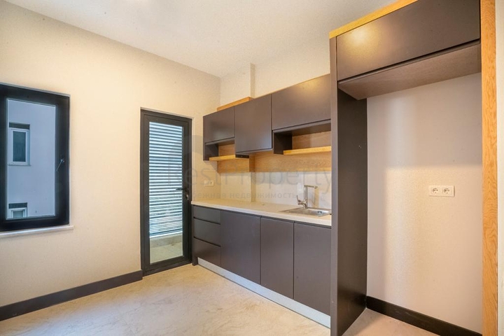 Бізнес-центр в районі, що розвивається Оба