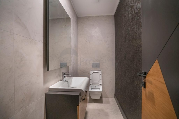 Бізнес-центр в районі, що розвивається Оба