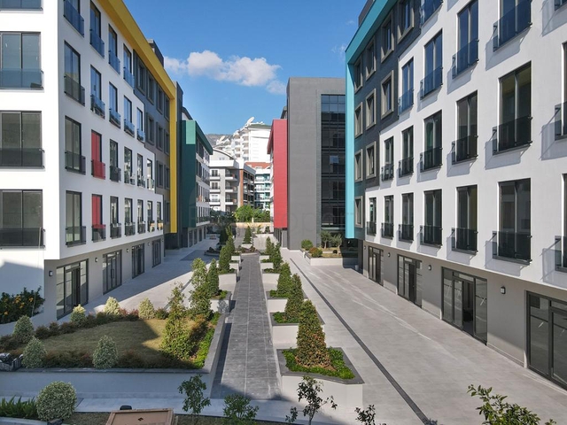 Бізнес-центр в районі, що розвивається Оба