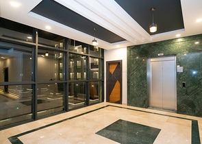 Бізнес-центр в районі, що розвивається Оба