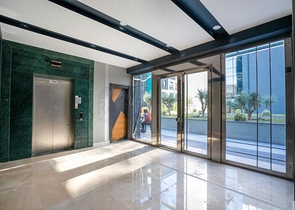 Бізнес-центр в районі, що розвивається Оба