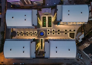 Бізнес-центр в районі, що розвивається Оба