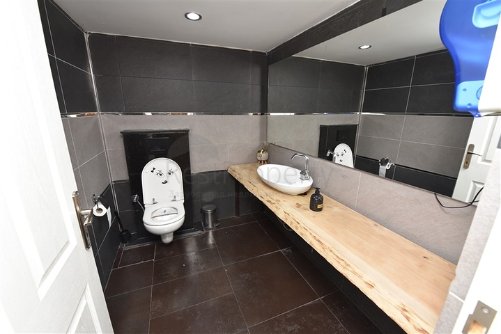 Комерційне приміщення в самому центрі Аланії