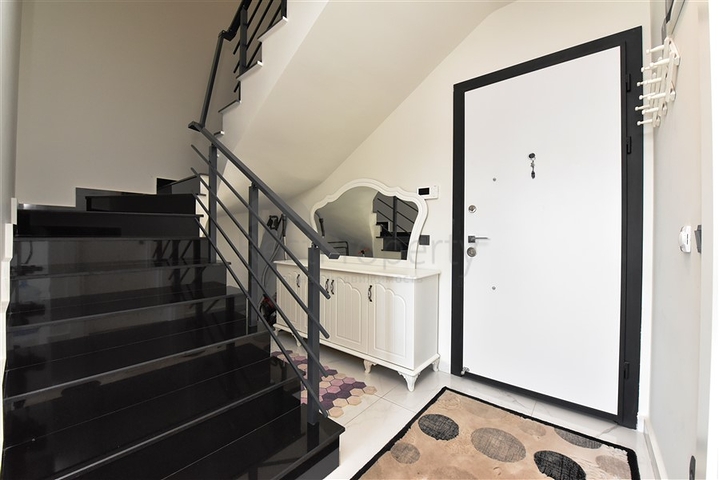 Пентхаус 2 + 1 на оренду в районі пляжу Клеопатри