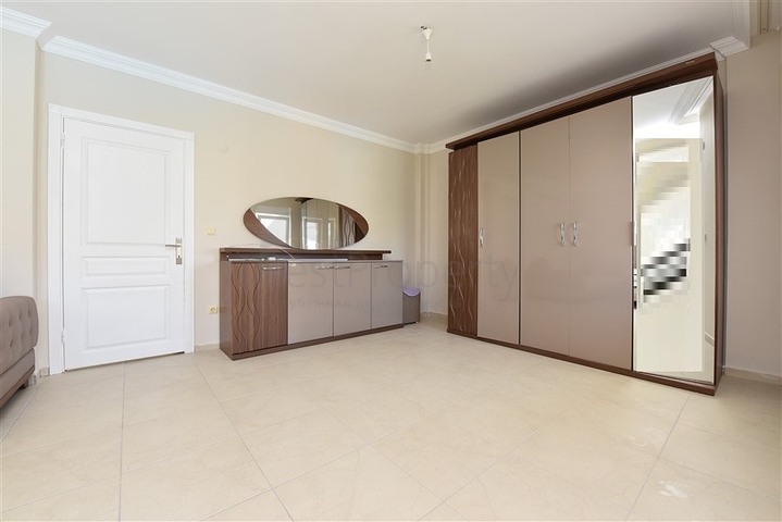 Просторий Дуплекс 3 + 1 в районі Турклер