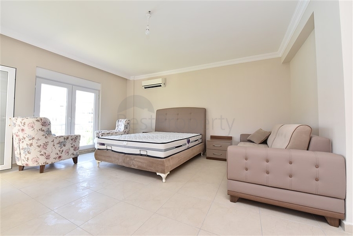 Просторий Дуплекс 3 + 1 в районі Турклер