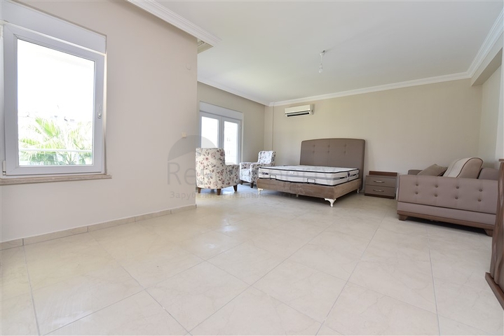 Просторий Дуплекс 3 + 1 в районі Турклер