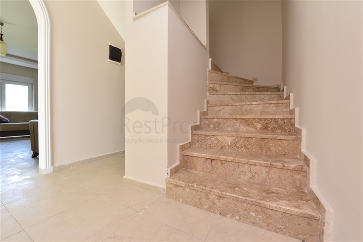 Просторий Дуплекс 3 + 1 в районі Турклер