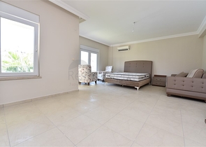 Просторий Дуплекс 3 + 1 в районі Турклер