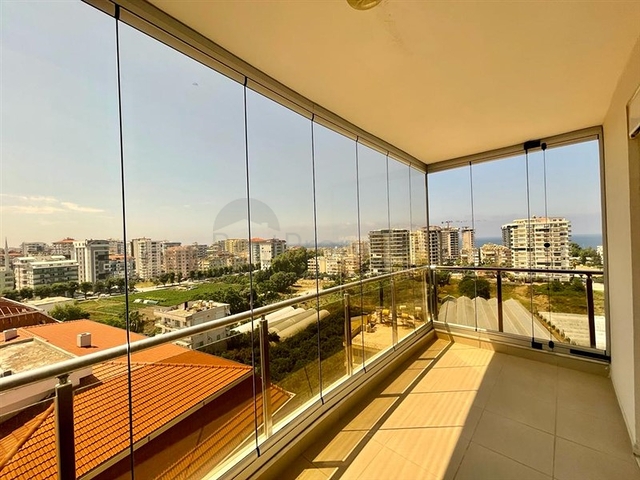 Затишна квартира 1 + 1 в районі Махмутлар