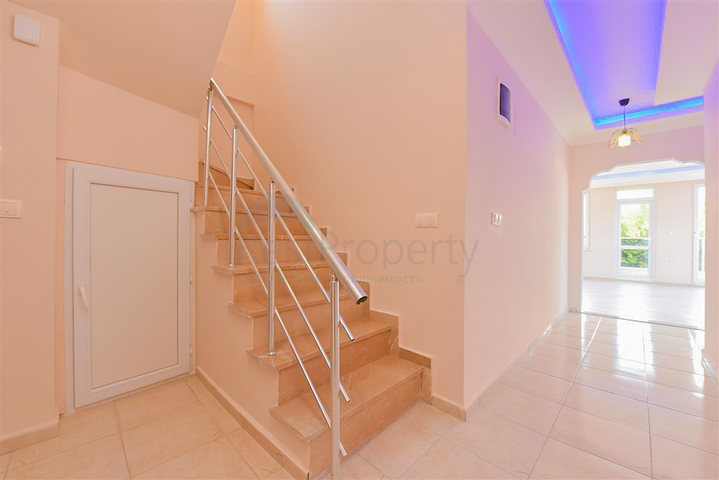 Великий пентхаус 4 + 1 площею 165 м2