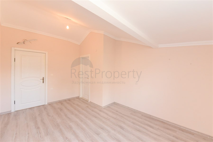 Великий пентхаус 4 + 1 площею 165 м2