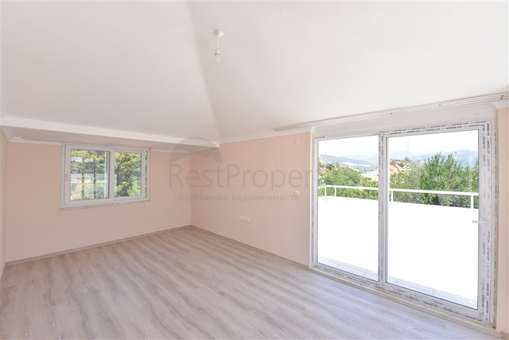 Великий пентхаус 4 + 1 площею 165 м2