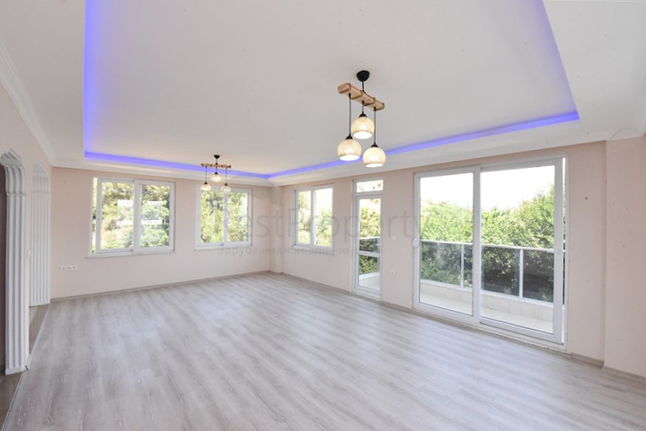 Великий пентхаус 4 + 1 площею 165 м2