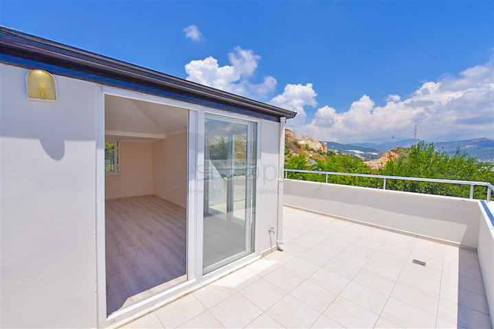 Великий пентхаус 4 + 1 площею 165 м2