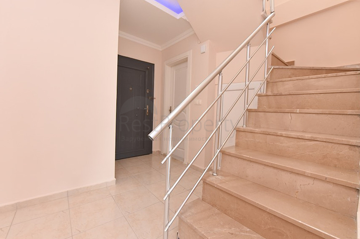 Великий пентхаус 4 + 1 площею 165 м2