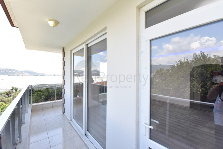 Великий пентхаус 4 + 1 площею 165 м2