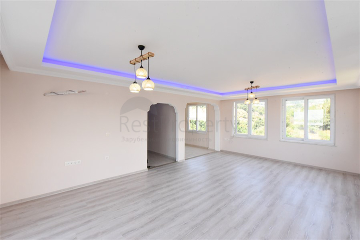 Великий пентхаус 4 + 1 площею 165 м2