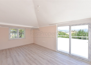 Великий пентхаус 4 + 1 площею 165 м2