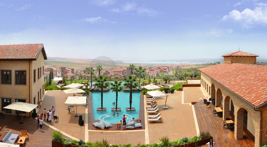 Вілли з видом на море і озеро