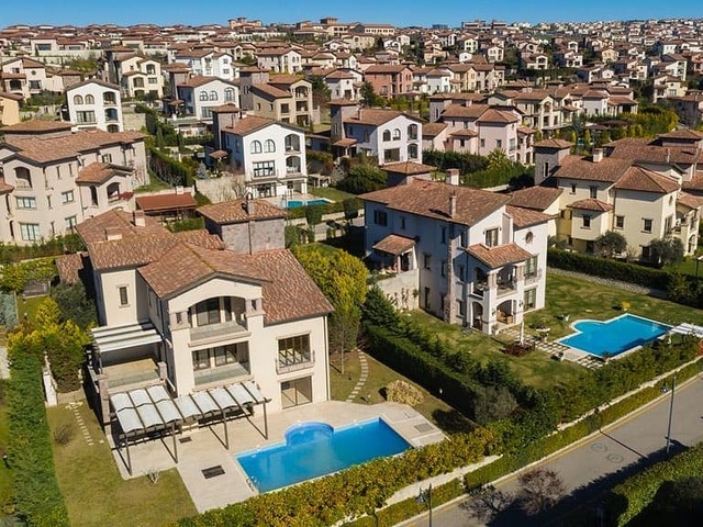 Вілли з видом на море і озеро