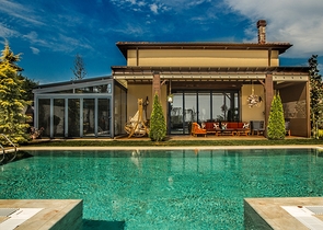 Вілли з видом на море і озеро