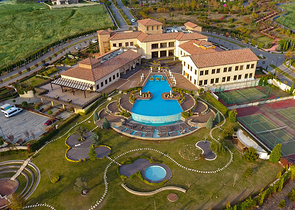 Вілли з видом на море і озеро