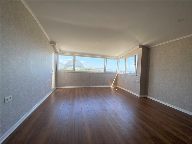 Пентхаус з панорамним видом на море в районі Тосмур