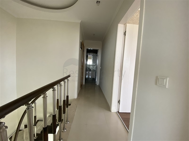 Пентхаус з панорамним видом на море в районі Тосмур