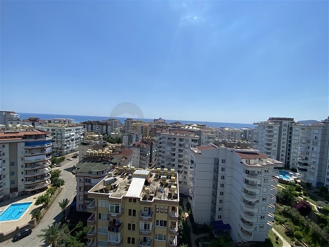 Пентхаус з панорамним видом на море в районі Тосмур