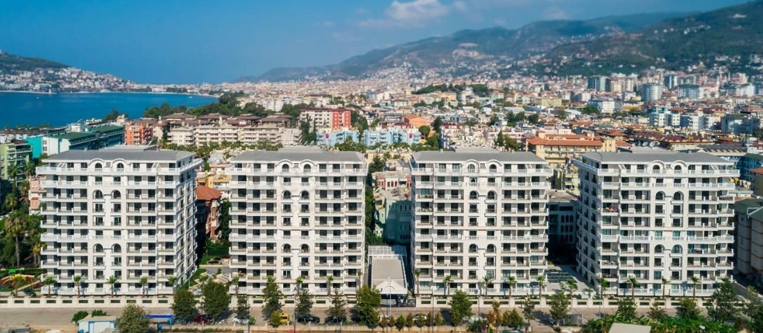 Трикімнатна квартира з євро ремонтом, видом на море і критим паркінгом