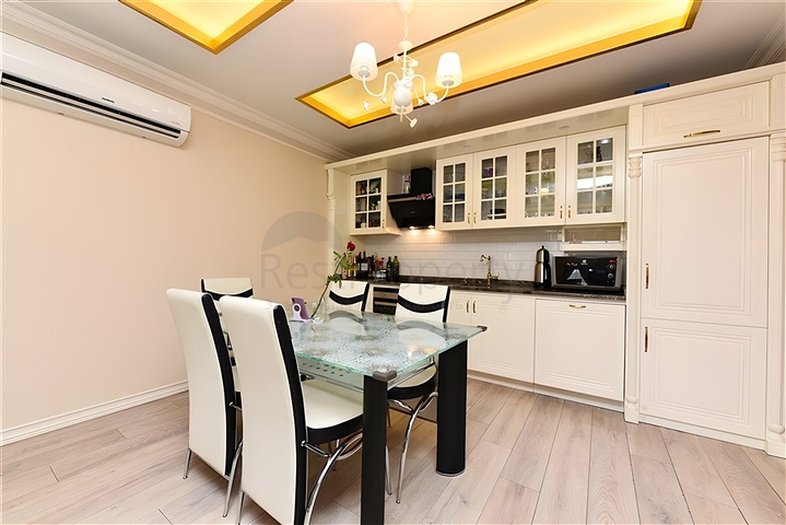 Трикімнатна квартира з євро ремонтом, видом на море і критим паркінгом Трикімнатна квартира з євро ремонтом, видом на море і критим паркінгом