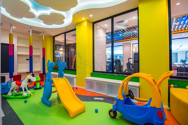 Трикімнатна квартира з євро ремонтом, видом на море і критим паркінгом Трикімнатна квартира з євро ремонтом, видом на море і критим паркінгом