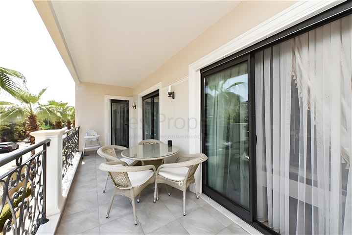 Трикімнатна квартира з євро ремонтом, видом на море і критим паркінгом