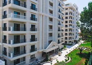 Трикімнатна квартира з євро ремонтом, видом на море і критим паркінгом