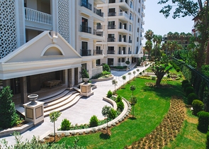 Трикімнатна квартира з євро ремонтом, видом на море і критим паркінгом Трикімнатна квартира з євро ремонтом, видом на море і критим паркінгом