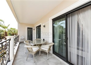 Трикімнатна квартира з євро ремонтом, видом на море і критим паркінгом