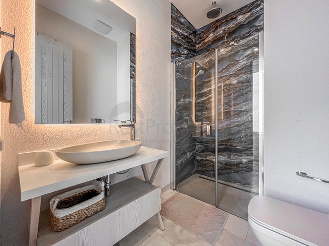 Сучасні вілли з приватними басейнами в Яликаваку 