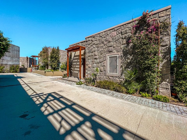 Сучасні вілли з приватними басейнами в Яликаваку 