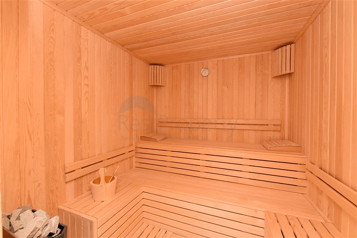 Трикімнатний пентхаус з видом на хвойні ліси і Середземне море