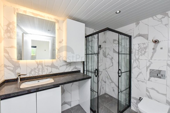 Трикімнатний пентхаус з видом на хвойні ліси і Середземне море