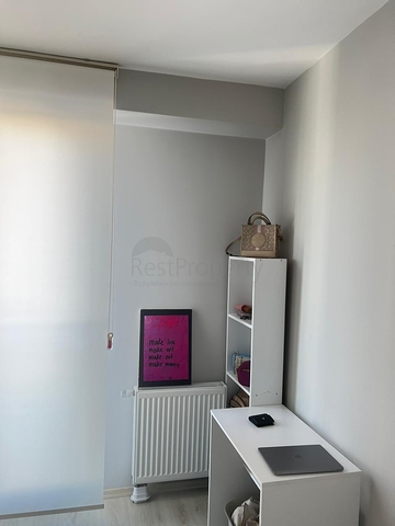 У готовому житловому комплексі району Багджилар, представлена на продаж квартира плануванням 1+1