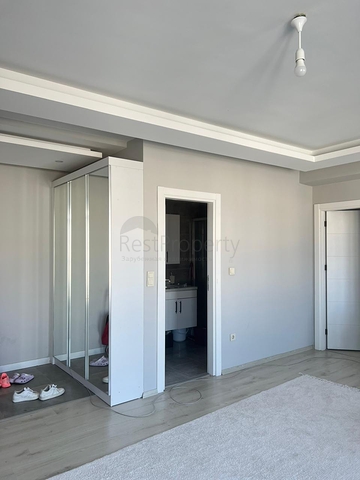 У готовому житловому комплексі району Багджилар, представлена на продаж квартира плануванням 1+1