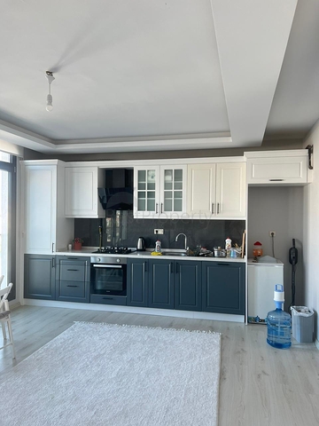 У готовому житловому комплексі району Багджилар, представлена на продаж квартира плануванням 1+1