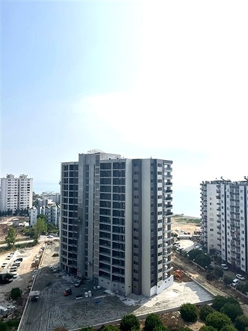 Житловий комплекс на завершальній стадії будівництва в районі Чешмелі