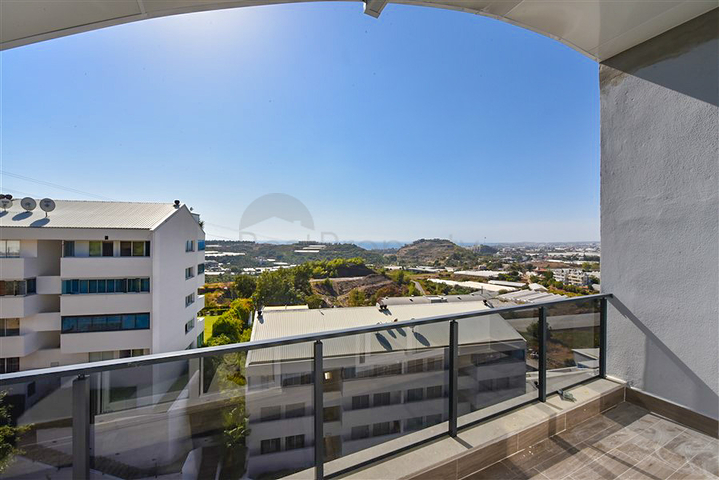 Пентхаус з видом на море в районі Конакли