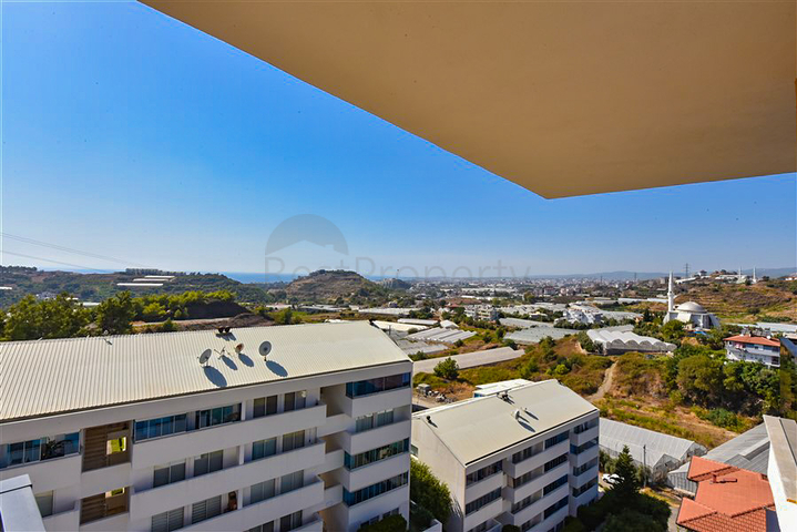 Пентхаус з видом на море в районі Конакли